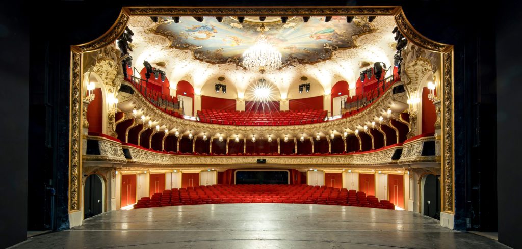 Picture of the stage of the Salzburg State Theater
