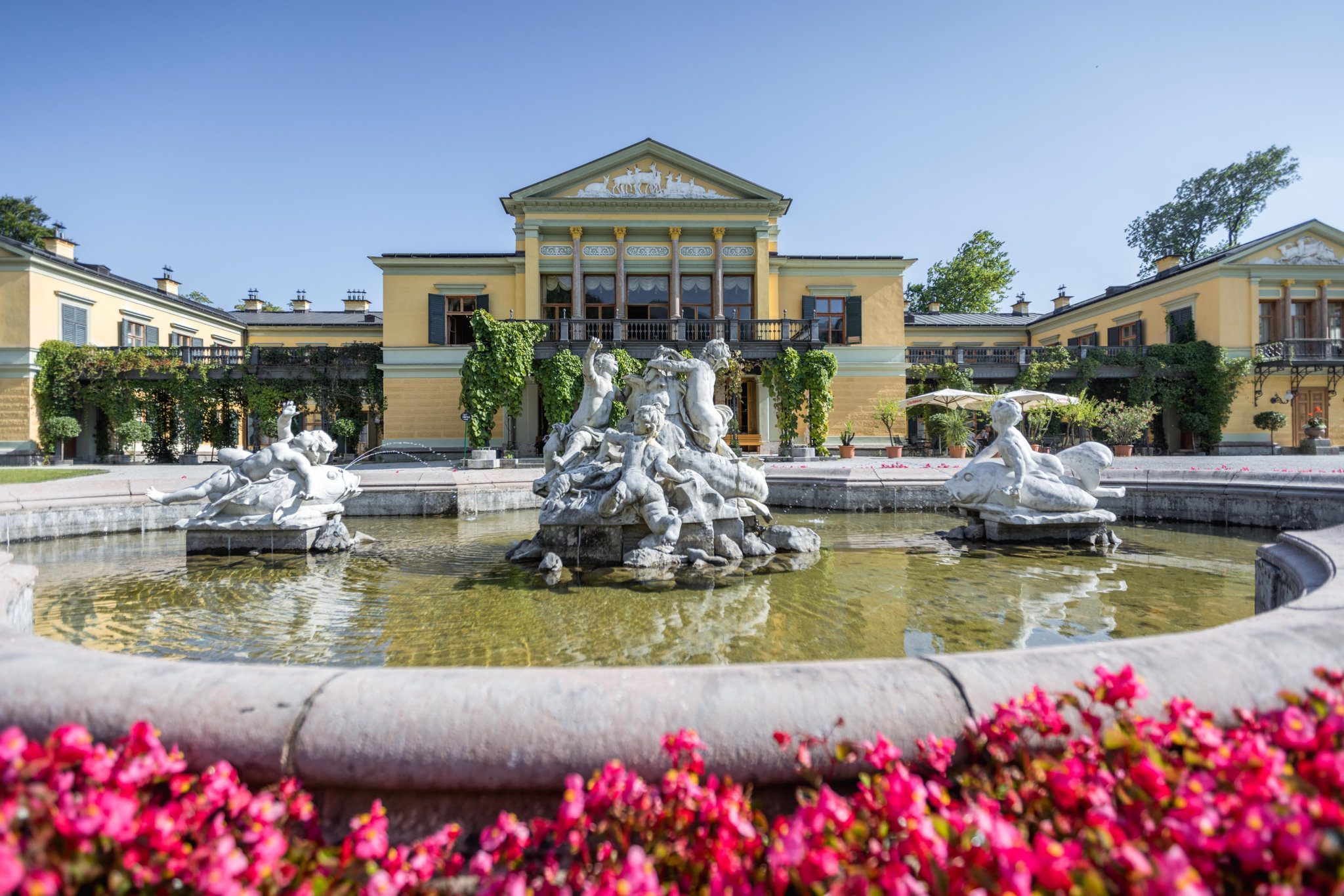 Magazin Eugendorf 01/23, Ausflugstipps bei Schnürlregen, Seite 21, Kaiservilla mit Brunnen, Bad Ischl