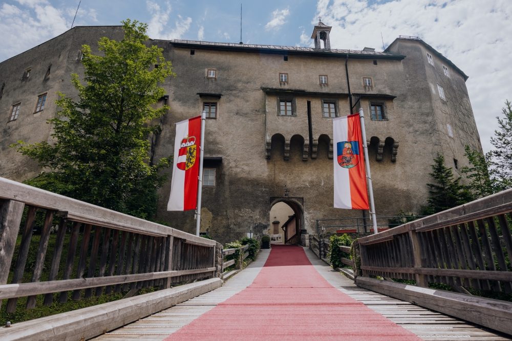 Eingangsbereich Burg Golling